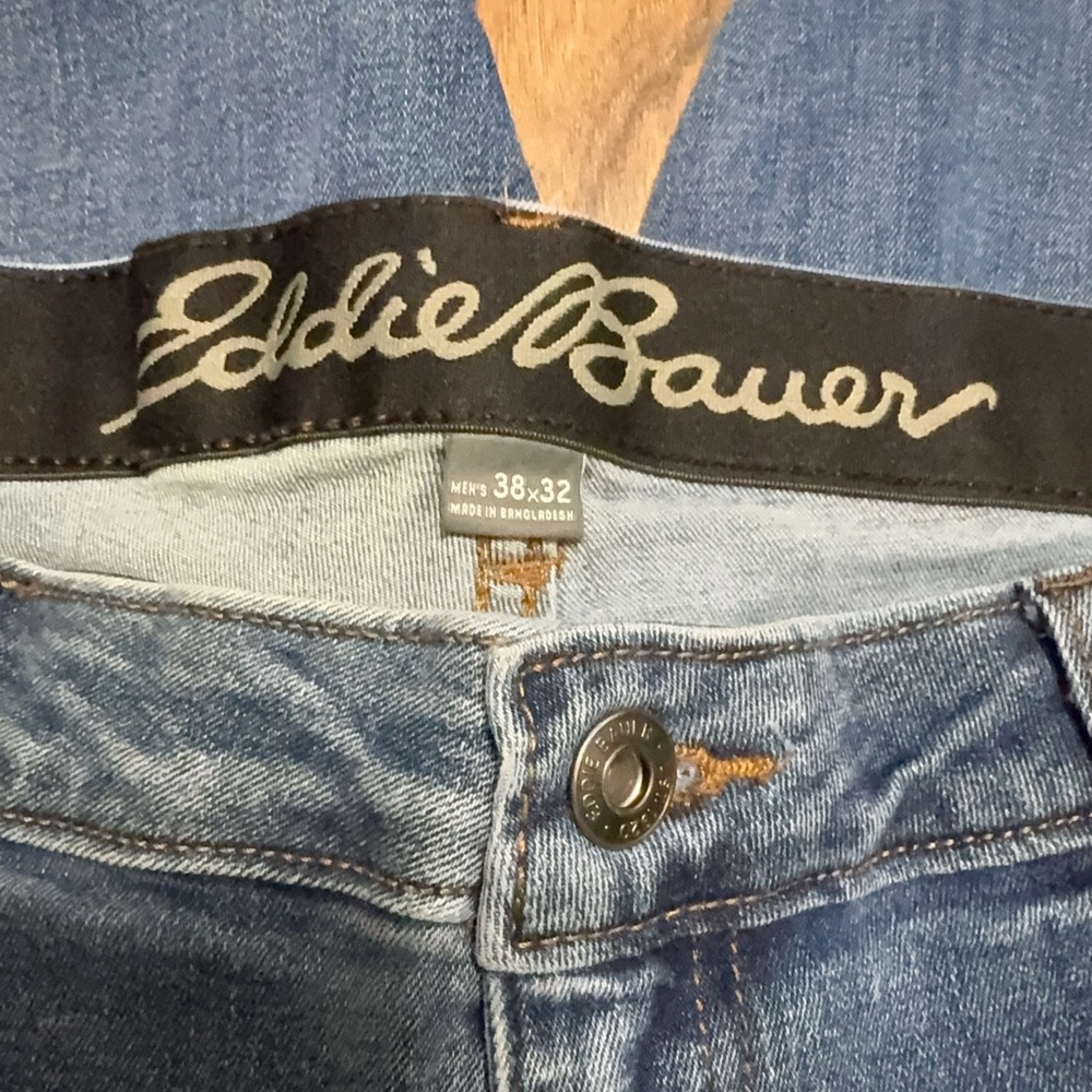 Eddie Bauer men’s Blue jeans 38x32 - Picture 2 of 3